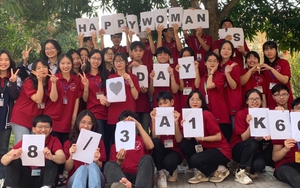 Toàn cảnh không khí 8/3 tại trường học trên cả nước: "Tụi con trai bình thường thấy ghét, nay bỗng thấy cũng dễ thương ghê"