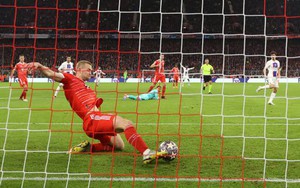 De Ligt cứu thua không tưởng trước PSG, giúp đồng đội thoát bẽ mặt 