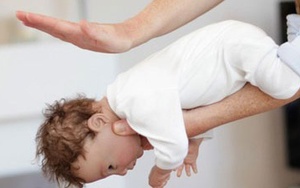 Bé gái 2 tháng tuổi tử vong nghi do ngạt sữa