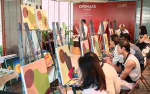 Nốt “xanh” tử tế: Nhà hương dùng 40% sợi giấy tái chế, 55% gỗ rừng được quản lý bền vững, 5% cotton mịn để tạo nên những chiếc nắp gỗ độc bản 