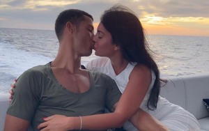 Bạn gái Ronaldo khoe khoảnh khắc tình tứ trên siêu du thuyền 160 tỷ đồng