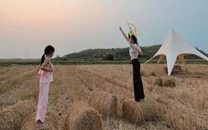 Tăng Thanh Hà khoe ảnh thả diều với con, fan xuýt xoa chiều cao khủng của ái nữ