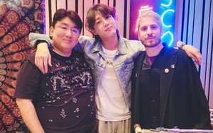 Chủ tịch HYBE Labels đăng ảnh Jungkook BTS gặp mặt nhà sản xuất nổi tiếng, sắp debut solo?