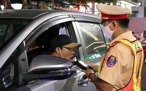 Nhiều tài xế chống đối khi bị kiểm tra nồng độ cồn