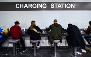 FBI chỉ ra thói quen sạc pin nguy hiểm dễ bị cài mã độc, theo dõi mà rất nhiều người đang mắc phải