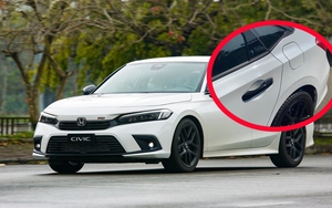 Đại lý Honda sơn lại cửa sau Civic mới rồi bán cho khách, chủ xe nói: 'Sẽ sang Thái Lan để khiếu nại nếu không được giải quyết sớm'