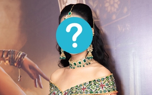 Nữ ca sĩ Việt được chồng cho 5 tỷ làm MV, nhưng cố gắng hát tiếng Ấn Độ mãi mà mẹ chồng người Ấn vẫn chẳng hiểu gì
