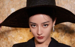 Địch Lệ Nhiệt Ba bị bạn diễn 'bơ đẹp' trong ngày khởi quay phim mới