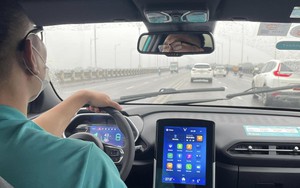 Tài xế chạy Taxi Xanh SM hay Grab giàu hơn: 2 bảng so chi tiết hé lộ các con số bất ngờ