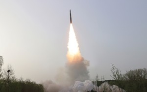 Triều Tiên xác nhận lần đầu tiên thử nghiệm tên lửa đạn đạo xuyên lục địa 'Hwasongpo-18'