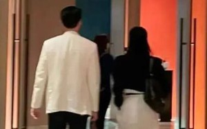 Chiều vợ như Hyun Bin: Đưa Son Ye Jin đi mua sắm đồ hiệu, vừa xách túi vừa đứng đợi cô chọn đồ