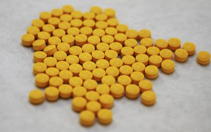 Mỹ trừng phạt các công ty Trung Quốc sản xuất trái phép thuốc giảm đau fentanyl