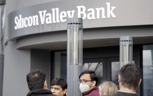 
FED khẳng định hệ thống ngân hàng Mỹ vẫn 'an toàn' bất chấp sự sụp đổ của SVB