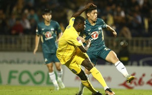 Đẩy HAGL vào thảm cảnh, Kiatisuk đang "chạy chỉ tiêu" với ai?