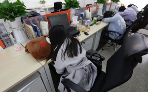 Kiệt sức vì công ty liên tục bắt 'tăng ca', nữ nhân viên quyết định gửi đơn kiện và cái kết sững sờ 