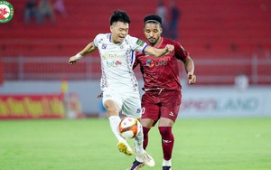 Văn Quyết nhận thẻ đỏ, Văn Lâm hóa 'người nhện' trong ngày Rafaelson lập hat-trick nhấn chìm Hà Nội