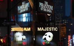 Vở nhạc kịch 'Bóng ma trong nhà hát' chia tay khán giả, hạ màn lần cuối sau 35 năm