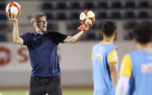 Bóng đá Việt Nam ngày 18/4: U22 Việt Nam đá giao hữu kín, Văn Quyết chấp nhận án phạt