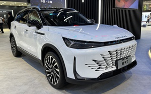 Sờ tận tay Beijing X7 2023: Giá quy đổi từ 410 triệu đồng, bảng điều khiển ghế sau như Camry, dễ về Việt Nam tạo cơn sốt