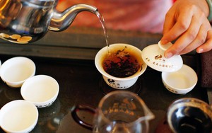 Gây sốt khi vừa đến tay Tổng thống Mỹ: Thế giới kinh ngạc trước loại trà Trung Quốc quý như ‘cả giang sơn’