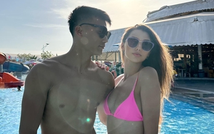 Thủ môn Bùi Tiến Dũng dậy từ tờ mờ sáng đưa vợ người mẫu và con trai đi du lịch