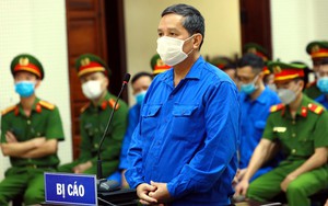 Xét xử cựu Chủ tịch UBND thành phố Hạ Long cùng 27 bị cáo