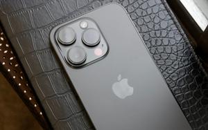 Trên logo "quả táo" của iPhone hóa ra có nút bấm bí mật - Chạm nhẹ vào là khóa màn hình hoặc mở ứng dụng