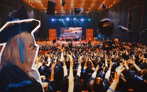 Toàn cảnh lễ trao bằng tốt nghiệp tại ngôi trường được mệnh danh "Harvard của Việt Nam"