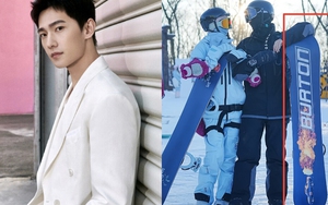 Dương Dương bị 'fan cứng' tung ảnh trượt tuyết tình tứ cùng 'tiểu Lưu Diệc Phi', trùm kín bưng nhưng lộ đặc điểm khó chối cãi