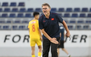 Bóng đá Việt Nam ngày 21/4: Tiền vệ U22 Việt Nam chấn thương