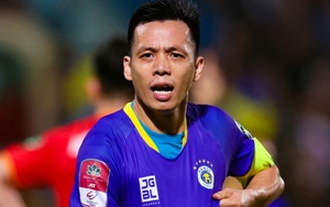 NÓNG: Văn Quyết bị treo giò 8 trận, CLB Hà Nội tổn thất nặng nề sau vụ va chạm với trọng tài