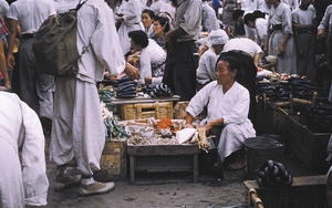 Bộ ảnh hiếm ghi lại cuộc sống ở Hàn Quốc 70 năm trước: Thời trang hoàn toàn khác biệt, tụ điểm nổi tiếng lại hoang sơ khó ai nhận ra