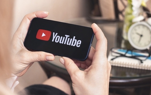 Người Việt kiếm 1.500 tỷ đồng từ YouTube, thu nhập chục tỷ chỉ nhờ "ngồi nhà" đăng video