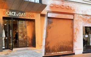Các store đồ hiệu ở Đức liên tiếp bị tạt sơn, dân tình tranh cãi gay gắt, nguyên nhân do đâu?