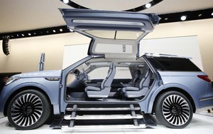 Ford tính làm cửa SUV mở như siêu xe, trông thì hay nhưng khó hình dung sử dụng thực tế thế nào