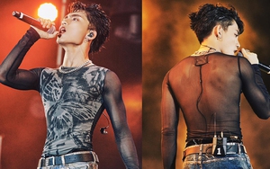 MONO khoe visual điển trai khi đi diễn nhưng chiếc áo độc lạ 'kín trước hở sau' mới gây 'ú òa'