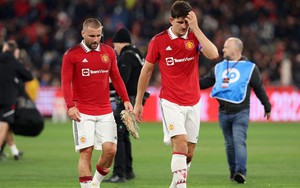 Tin bóng đá MU 25/4: Luke Shaw thích đá trung vệ dưới thời Ten Hag, Maguire hết cửa ở lại 