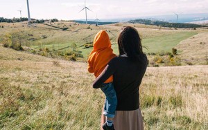 Để con nghe lén bố mẹ nói chuyện - Đỉnh cao của giáo dục gia đình, không cần trực tiếp dạy dỗ mà vẫn khiến con sống tử tế