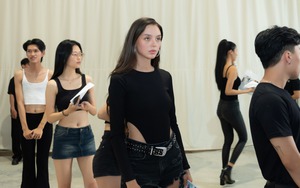 Á hậu Thạch Thu Thảo và vợ Bùi Tiến Dũng không ngại xếp hàng đi casting người mẫu