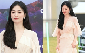Song Hye Kyo gây bão với màn trở lại Baeksang 2023 sau 7 năm: Lộ dấu vết lão hóa trong ảnh chính thức nhưng đẹp nao lòng trong hình chụp vội?