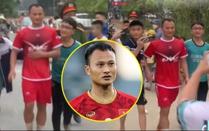 ‘Người không phổi’ một thời của tuyển Việt Nam gây sốt khi đá sân làng, khiến CĐV tấm tắc khen