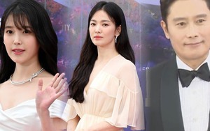 Thảm đỏ Baeksang lần thứ 59: Song Hye Kyo khoe nhan sắc chuẩn nữ thần, hội ngộ "tình cũ" Lee Byung Hun