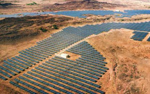 Công viên năng lượng mặt trời lớn nhất thế giới: Mức đầu tư lên tới 1,3 tỷ USD, trải rộng hơn 5.700 ha, biến sa mạc thành "ốc đảo" điện