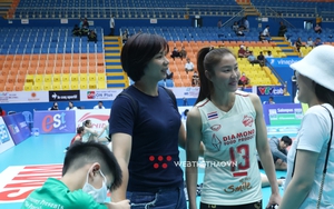 'Búa máy' bóng chuyền Bùi Thị Huệ hội ngộ huyền thoại Thái Lan Nootsara, trẻ không ai nghĩ bằng tuổi