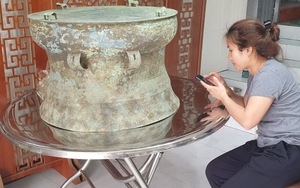 Phát hiện chiếc trống đồng dâng cúng dưới chân núi Tản
