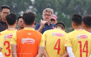 Bóng đá Việt Nam ngày 3/4: HLV Philippe Troussier soi tiền đạo giải hạng Nhất