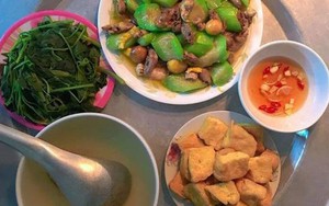 Bị chê mâm cơm “nhìn đã muốn đổ đi”, vợ lạnh lùng không đáp nửa lời nhưng hành động quá chất