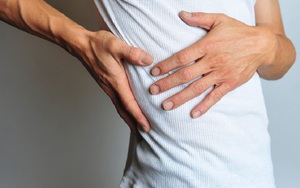 Đau âm ỉ vùng hạ sườn phải, đi khám phát hiện đã mắc ung thư