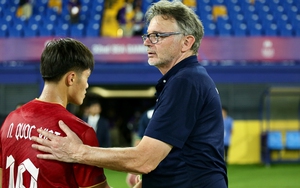 Thắng Lào quá vất vả, HLV Trousser hủy tập sớm của U22 Việt Nam để ‘hồi sức’