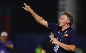 Trung vệ U22 Việt Nam bị HLV Troussier nhắc riêng sau chiến thắng nhọc nhằn